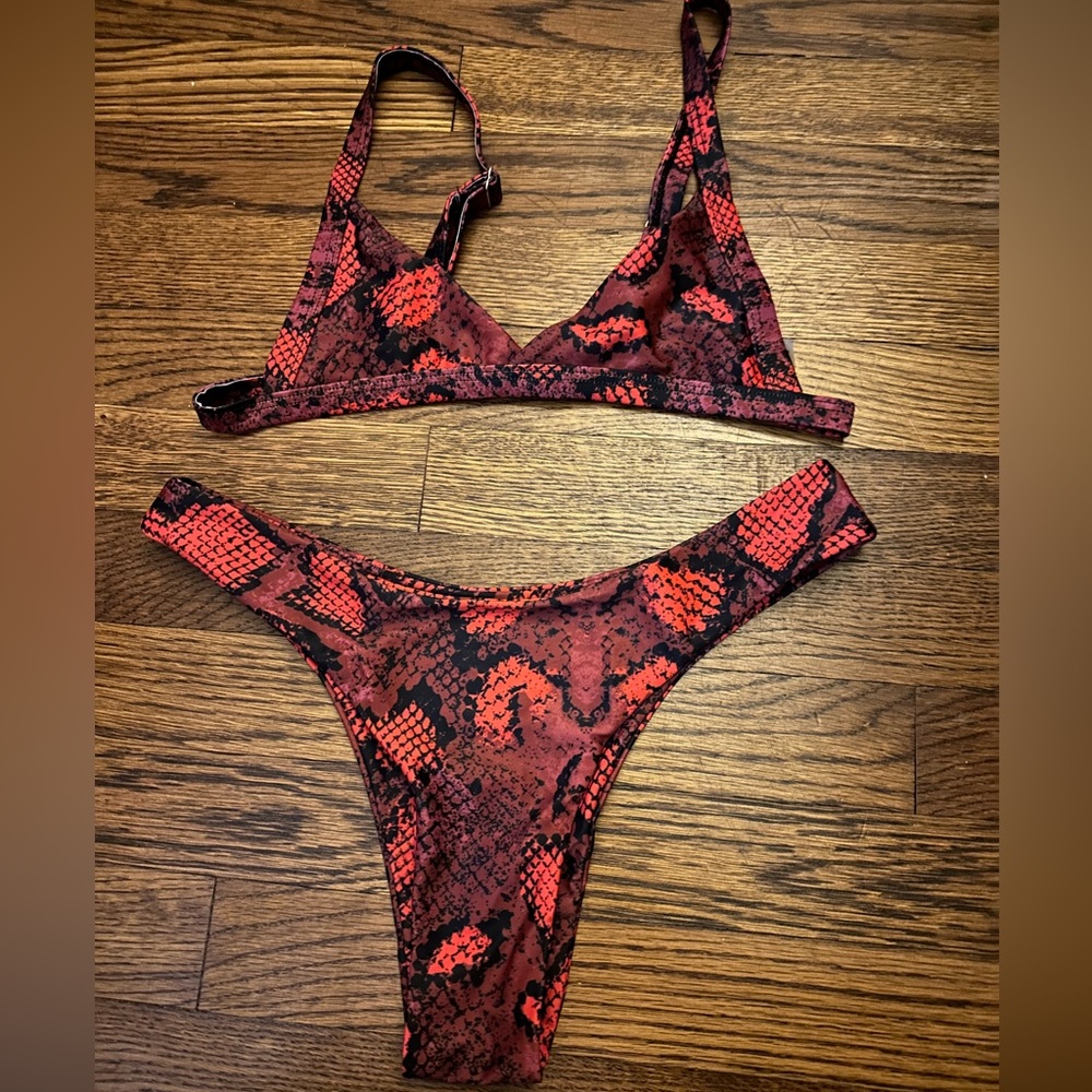 🐍 print bikini